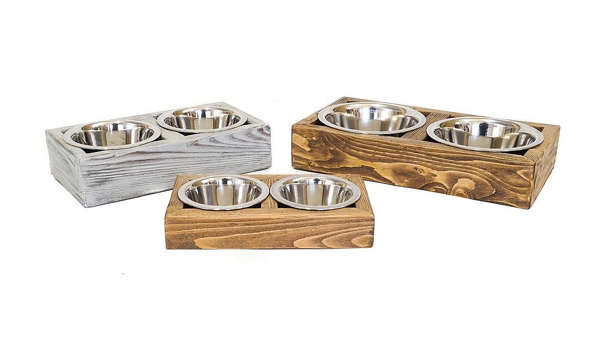 4Legs ръчно изработена стойка за купи Eki в сива, кафява и патинирана разновидност с подвижни купи.