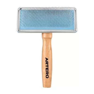 ARTERO PIPO classic slicker brush for dogs and cats with bamboo handle and short fine bristles.