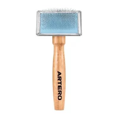 ARTERO PIPO classic slicker brush with bamboo handle for grooming dogs and cats.