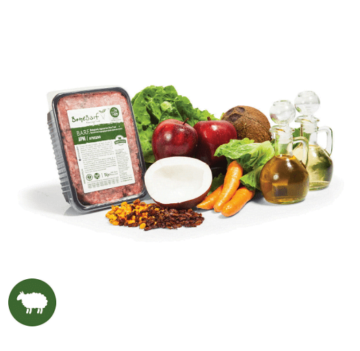 BoneBarf агнешко БАРФ меню с пресни съставки, включително зеленчуци и масла.