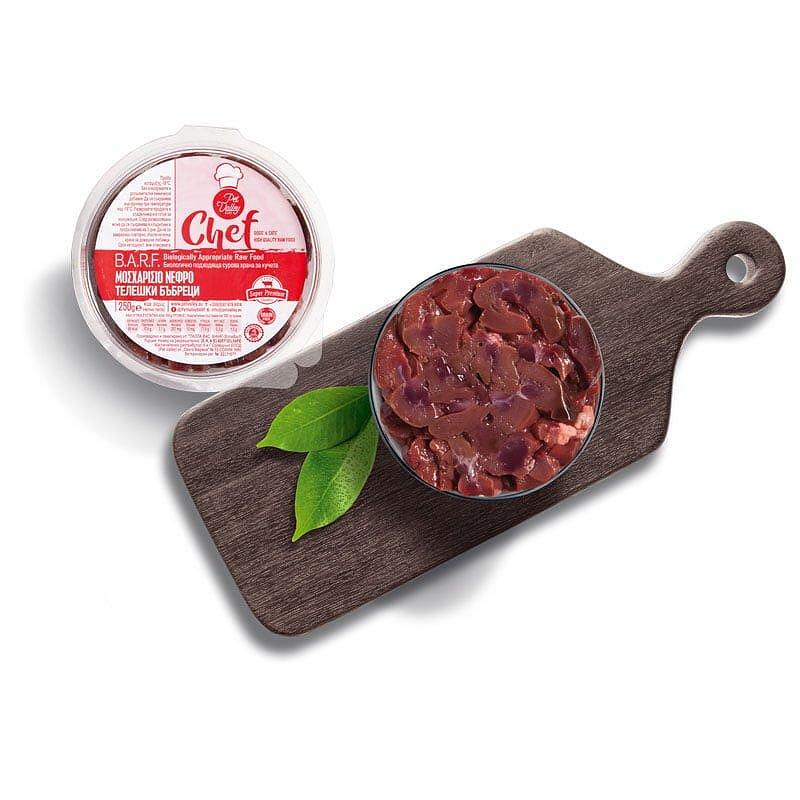 BoneBarf телешки бъбреци в купа на дъска с листа, първокласен източник на хранителни вещества за домашни любимци.