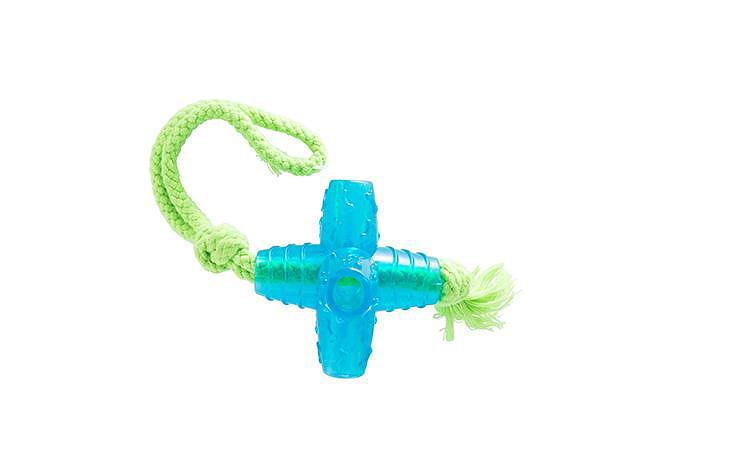 Тренировъчна играчка за кучета, подходяща за почистване на зъби и успокояваща. Изработена от синьо-зелени материали.