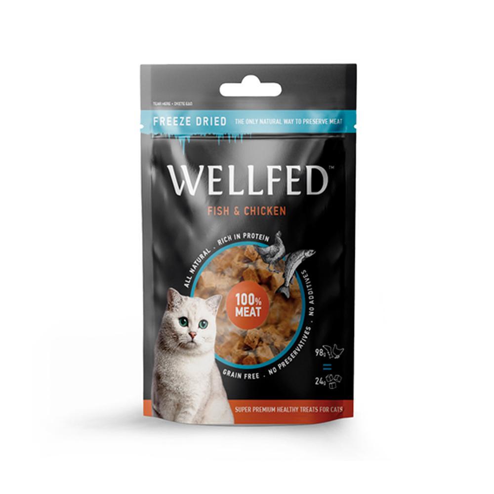 Wellfed freeze-dried fish and chicken cat treats, high protein, 100% meat, grain-free packaging.